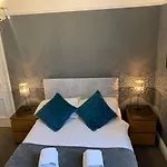 York Guest House Йорк